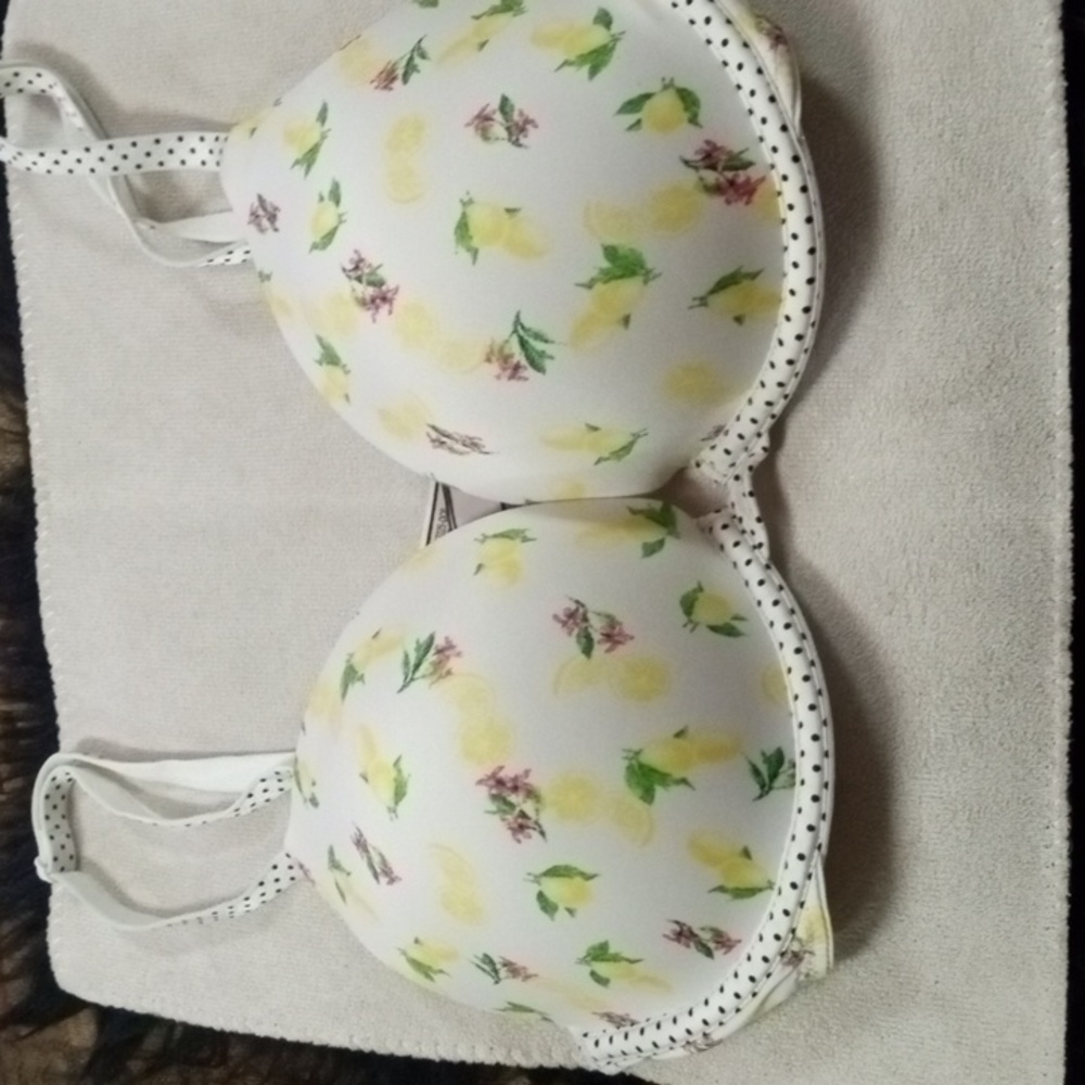 Victoria Secret Floral & Lemons Padded Push Up Bra Size 32D Pre-Owned